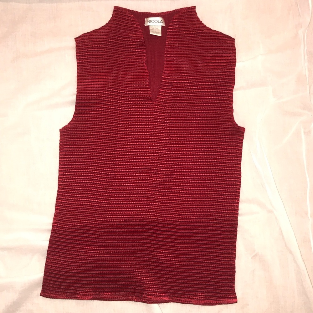Sleeveless textured shirt